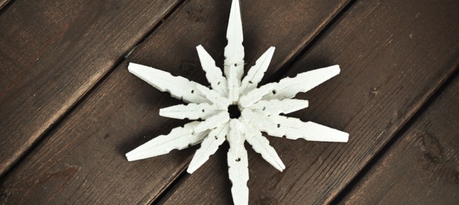 DIY Clothespin Snowflake Ornaments