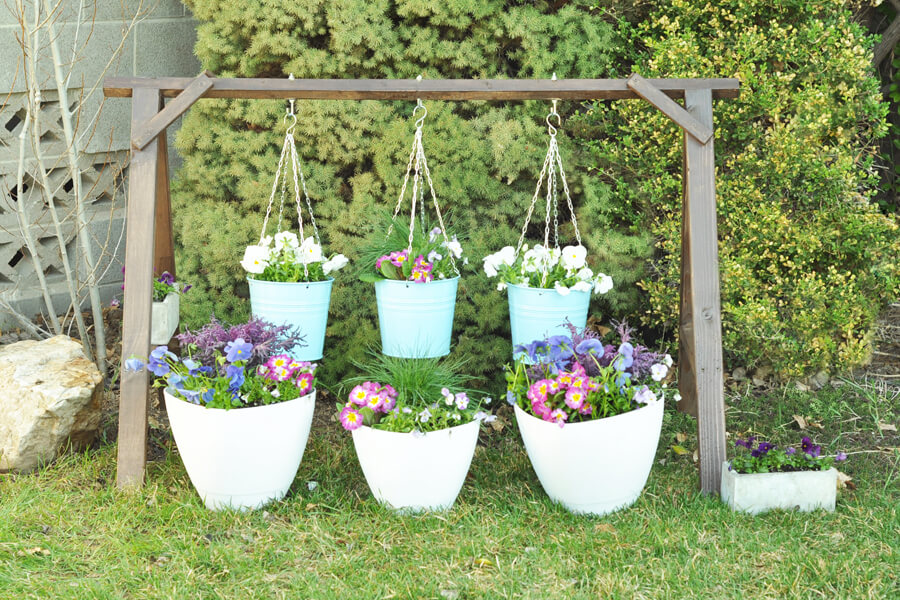 DIY Wooden Hanging Basket Frame - www.thekusilife.com